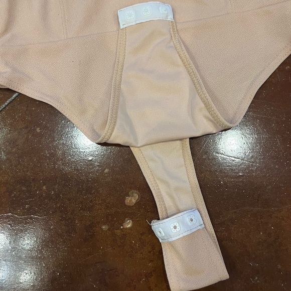 Cream Boohoo cap sleeve thong bodysuit - Picture 4 of 5